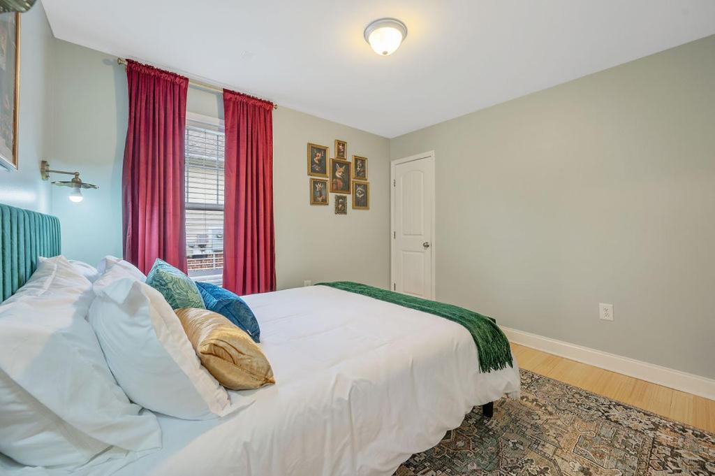 New Victorian Theme, 3Br, Lrg Backyard Close To Pnc Arena, Downtown, And Rdu Airport ローリー エクステリア 写真