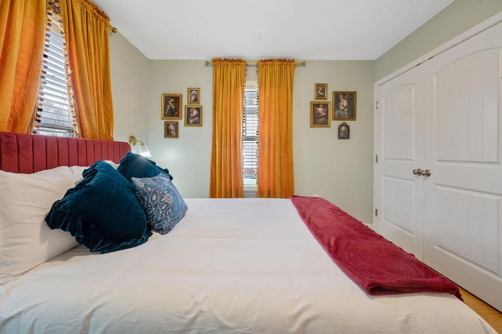 New Victorian Theme, 3Br, Lrg Backyard Close To Pnc Arena, Downtown, And Rdu Airport ローリー エクステリア 写真